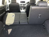 後部座席を倒すとかなりの広さがあり大きな荷物もラクラク積めますよ!