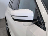 BMWのミラーは車種によって異なりますがレーンチェンジウォーニングが装備されております。詳しくは当店スタッフまでお問い合わせくださいませ。