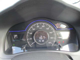 運転席のスピードメーターになります。明るく見やすく安全快適なドライブを楽しめます。
