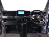 【前方視界】開放的な前方視界!運転がしやすく疲れにくいです♪窓が大きく、見通しがとっても良いおクルマですよ♪