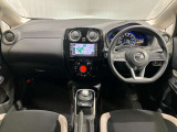 【運転席・助手席転席】運転席の足もともゆったりで長距離ドライブでも快適に★