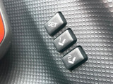 【メモリー機能付きパワーシート】ドライバーごとに設定したシート位置を記憶して、ボタン一つで切り替えできる便利な機能!運転する方が複数名いらっしゃるご家庭におすすめです♪
