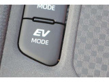 EVドライブモードで、エンジン音や排気ガスを気にすることなく走れます。早朝・深夜や屋内の駐車場などで重宝しますよ♪