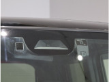 ホンダセンシング機能を支えているフロントカメラ(ドライブレコーダーではございません)!道路状況等を検知してドライバーの安全運転をサポート!※能力には限界がありますので過信せず安全運転をお願いします!