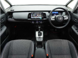 ◆視界広々で非常に運転しやすくロングドライブでも疲れを感じさせないすっきりとまとまったインパネ周りです。