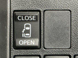 【片側電動スライドドア】電動で開閉可能なスライドドア!狭い駐車場も乗り降り快適で、強風で意図せずドアが開いてしまう心配もございません!運転席のボタンからも操作可能です♪