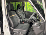運転席まわりには十分なスペースがあり、大柄な方でもゆったり運転していただける環境です。