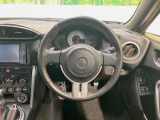 【革巻きステアリング】上質な革を使用することで、手にしっかり馴染みとても運転しやすいハンドルです♪