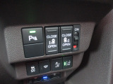 両側電動スライドドアが装備されています。狭い駐車場でも乗り降りがスムーズに行えます。