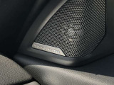 ハーマンカードンのカースピーカーは良質な音を届けると同時に、その先にある車内空間における上質な&ldquo;音楽体験&rdquo;も提供している。