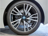 【BMWアロイホイル】軽量かつ強度に拘ったアロイホイル。走行性能ポテンシャルを引き出す設計。車の足元を引き締めてくれる大きなポイントはアロイホイルです。