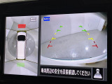 【アラウンドビューモニター】まるでクルマを真上から見下ろしたかのような視点で駐車をサポートします!クルマの斜め後ろや真横など、前後左右の4つのカメラの映像が合成されて、モニターに映し出されます。