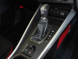 電動パーキングブレーキ・ブレーキホールドを装備してます。ホールド機能は信号待ちが多い一般道で疲労軽減になり、大好評です!