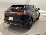 リアはプライバシーガラス付です。見た目もかっこいいですよね。また、太陽光を防ぐので冷房の効きを良くする効果もあるんです。エアコンを控えめにすれば燃費向上も見込めますよ。