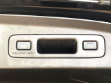 【パワーバックドア】スマートキーや運転席のボタンを押すだけでリアゲートが自動で開閉します!荷物を持っている時や、高い位置にあるバックドアを閉める際に便利な機能です♪