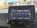 カーナビ付きです。カーナビの機能や保証につきましては、担当スタッフまでお尋ねください。