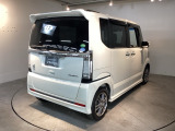リアはプライバシーガラス付です。見た目もかっこいいですよね。また、太陽光を防ぐので冷房の効きを良くする効果もあるんです。エアコンを控えめにすれば燃費向上も見込めますよ。