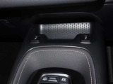 寒い時期には大活躍の【シートヒーター】付き車両です、冬場乗り始めなかなか暖房が効かなくても座面の部分が温かくなってくれて大助かり!!