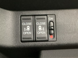 【両側パワースライドドア】両側がパワースライドドアになっており、運転席のスイッチやスマートキーでも開閉が可能です!開口部も広いので乗り降りも楽々♪