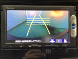 バックでの車庫入れも安心です! リアカメラが付いているバックモニター付のナビを装備しております。操作線もついており距離感も画面から確認できます。