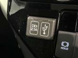 充電用USB端子付き。スマートフォンなどの充電に便利です。
