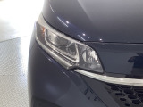 LEDヘッドライトは、点灯の瞬間から最大光量を発揮し、突然暗くなるトンネルなどでの安定感を高めます。