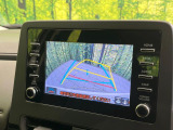 【バックカメラ】駐車時に後方がリアルタイム映像で確認できます。大型商業施設や立体駐車場での駐車時や、夜間のバック時に大活躍!運転スキルに関わらず、今や必須となった装備のひとつです!