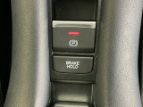 パーキングブレーキはスマートな電子制御式と合わせて渋滞時等にブレーキペダルから足を離しても停車状態を保持してくれるオートブレーキホールド機能で運転が楽になります。スタートはアクセルペダルを踏むだけ