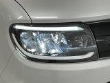 【LEDヘッドライト】明るい光が瞬時に立ち上がり、必要な場所を均一に照らします。寿命も長く省エネで、スタイリッシュなデザインは現代の主流です♪