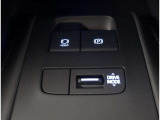 お車の取扱説明書・メンテナンスノート(記録簿)もございます。トヨタのディーラーで安心を買って下さい。当社は無理な勧誘は致しません。まずはお客様からのお問い合わせを心よりお待ちしております。