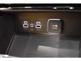 USBなど各コードを接続いただけます。