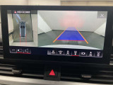 クルマを上空から眺めるような映像と合わせて車両後方の映像を確認できるので夜間駐車も、より安全に駐車する事が可能です。