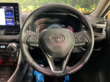 【純正革巻きステアリング】上質な革を使用することで、手にしっかり馴染みとても運転しやすいハンドルです♪