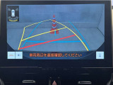 バックガイドモニター付きです。車の後方に小型カメラが付いており、バックする際の後方の様子をモニター上に表示します。