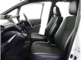 高いホールド性で運転姿勢が安定します。長距離ドライブでも疲れにくいのが魅力です。快適なドライビングライフをお送りください♪