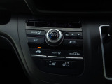 どなたでも簡単に操作可能なオートエアコンです。