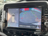 車を真上から見ているように、周囲の状況を把握しながら安心して駐車が行えるアラウンドビューモニター装備!