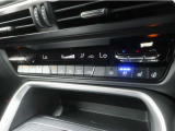 運転席と助手席にはシートヒーターはもちろんのこと、ベンチレーションも付いておりますので季節問わず快適にお過ごしいただけます。