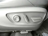 【電動シート】運転席シート微調整もできますよ。