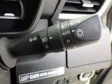 【オートライト】車外の明るさに応じて、自動的にライトの点灯・消灯をしてくれます。