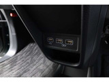 スマートフォンなどの音楽再生が可能なUSB接続ジャック装備車両です♪♪♪