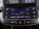 左右独立温度コントロールフルオートエアコンです。運転席、助手席それぞれで独立して温度設定ができます。冷え性の方が乗っても安心ですね♪