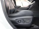 パワーシート搭載。微妙な調整が手軽にでき、ピッタリなポジションで運転することが可能です。