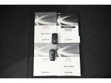 保証書・記録簿・取扱説明書と揃っていいます。キーの電池は新品にお取替えしてから納車させて頂きます。