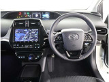 高いホールド性で運転姿勢が安定します。長距離ドライブでも疲れにくいのが魅力です。快適なドライビングライフをお送りください♪