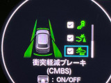 【ホンダセンシング】走行中に前方の車両等を認識し、衝突しそうな時は警報とブレーキで衝突回避と被害軽減をアシスト。より安全にドライブをお楽しみいただけます。