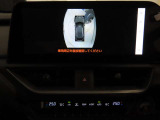 純正ナビ付です。もちろん車両後方を表示するバックガイドモニターが付いていて車庫入れ安心!