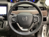 ハンドルにHondaセンシング系のクルーズコントロールやレーンキープアシストなどのスイッチと、オーディオの操作スイッチが装備されています。ハンドルから手を離さず安全に操作できます。