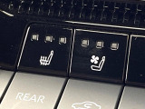 【シートベンチレーション】夏場は涼しい風でお尻や背中の熱やムレを防ぎ、冬はエアコンよりも早く温まってポカポカに!季節を問わず快適に過ごせます。