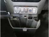 【シートヒーター】寒い日の運転など冷えやすい脚部を快適に温めてくれる。嬉しい機能♪
